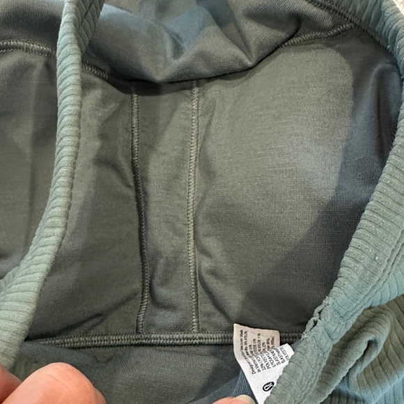 Final price - Lululemon- Green Ribbed Crop Top size 4 - Picture 5 of 7